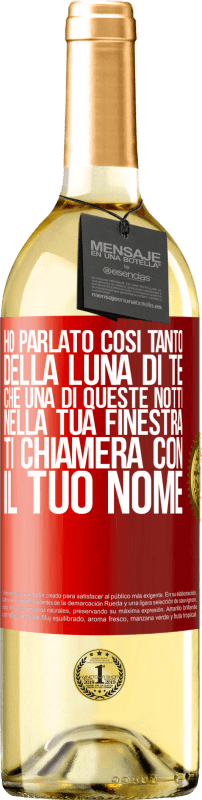 29,95 € Spedizione Gratuita | Vino bianco Edizione WHITE Ho parlato così tanto della Luna di te che una di queste notti nella tua finestra ti chiamerà con il tuo nome Etichetta Rossa. Etichetta personalizzabile Vino giovane Raccogliere 2024 Verdejo