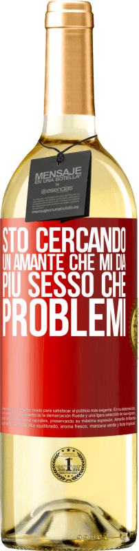 29,95 € Spedizione Gratuita | Vino bianco Edizione WHITE Sto cercando un amante che mi dia più sesso che problemi Etichetta Rossa. Etichetta personalizzabile Vino giovane Raccogliere 2024 Verdejo