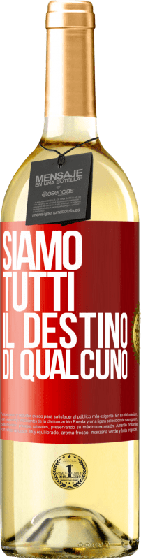 29,95 € Spedizione Gratuita | Vino bianco Edizione WHITE Siamo tutti il ​​destino di qualcuno Etichetta Rossa. Etichetta personalizzabile Vino giovane Raccogliere 2024 Verdejo