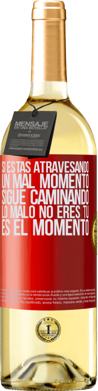 29,95 € Envío gratis | Vino Blanco Edición WHITE Si estás atravesando un mal momento, sigue caminando. Lo malo no eres tú, es el momento Etiqueta Roja. Etiqueta personalizable Vino joven Cosecha 2024 Verdejo