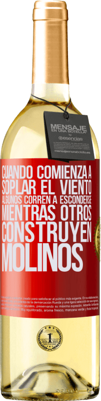 29,95 € Envío gratis | Vino Blanco Edición WHITE Cuando comienza a soplar el viento, algunos corren a esconderse, mientras otros construyen molinos Etiqueta Roja. Etiqueta personalizable Vino joven Cosecha 2024 Verdejo