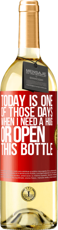29,95 € 送料無料 | 白ワイン WHITEエディション 今日は抱擁が必要な日、またはこのボトルを開く日です 赤いタグ. カスタマイズ可能なラベル 若いワイン 収穫 2023 Verdejo
