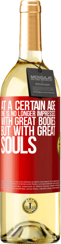 29,95 € Free Shipping | White Wine WHITE Edition At a certain age one is no longer impressed with great bodies, but with great souls Red Label. Customizable label Young wine Harvest 2024 Verdejo