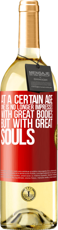 29,95 € Free Shipping | White Wine WHITE Edition At a certain age one is no longer impressed with great bodies, but with great souls Red Label. Customizable label Young wine Harvest 2025 Verdejo