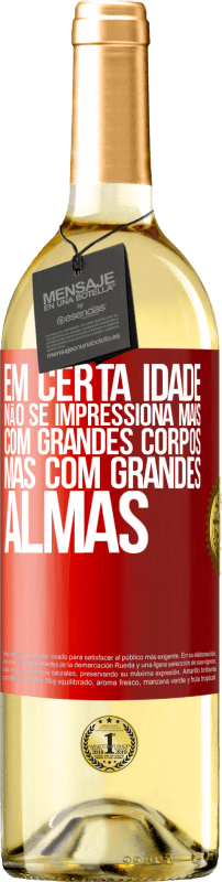 29,95 € Envio grátis | Vinho branco Edição WHITE Em certa idade, não se impressiona mais com grandes corpos, mas com grandes almas Etiqueta Vermelha. Etiqueta personalizável Vinho jovem Colheita 2024 Verdejo