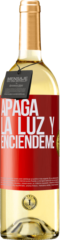 29,95 € Envío gratis | Vino Blanco Edición WHITE Apaga la luz y enciéndeme Etiqueta Roja. Etiqueta personalizable Vino joven Cosecha 2023 Verdejo