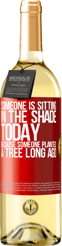 29,95 € Бесплатная доставка | Белое вино Издание WHITE Кто-то сегодня сидит в тени, потому что кто-то давно посадил дерево Красная метка. Настраиваемая этикетка Молодое вино Урожай 2023 Verdejo