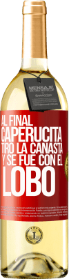 29,95 € Envío gratis | Vino Blanco Edición WHITE Al final, caperucita tiro la canasta y se fue con el lobo Etiqueta Roja. Etiqueta personalizable Vino joven Cosecha 2023 Verdejo