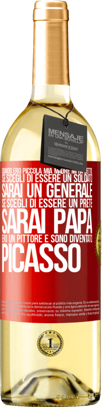 29,95 € Spedizione Gratuita | Vino bianco Edizione WHITE Quando ero piccola mia madre mi ha detto: se scegli di essere un soldato, sarai un generale Se scegli di essere un prete, Etichetta Rossa. Etichetta personalizzabile Vino giovane Raccogliere 2024 Verdejo