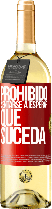 29,95 € Envío gratis | Vino Blanco Edición WHITE Prohibido sentarse a esperar que suceda Etiqueta Roja. Etiqueta personalizable Vino joven Cosecha 2024 Verdejo