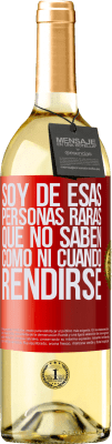 29,95 € Envío gratis | Vino Blanco Edición WHITE Soy de esas personas raras que no saben cómo ni cuándo rendirse Etiqueta Roja. Etiqueta personalizable Vino joven Cosecha 2023 Verdejo