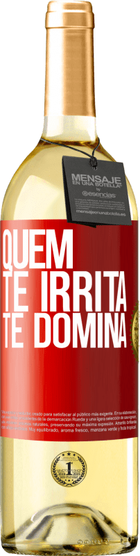 29,95 € Envio grátis | Vinho branco Edição WHITE Quem te irrita, te domina Etiqueta Vermelha. Etiqueta personalizável Vinho jovem Colheita 2024 Verdejo