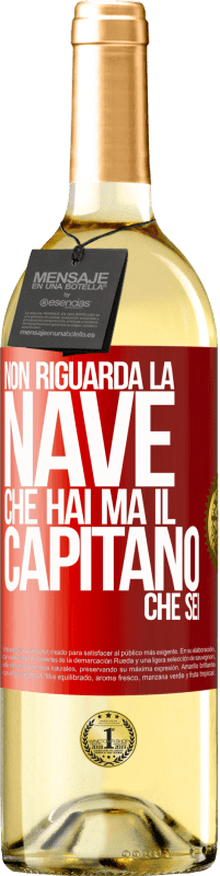 29,95 € Spedizione Gratuita | Vino bianco Edizione WHITE Non riguarda la nave che hai, ma il capitano che sei Etichetta Rossa. Etichetta personalizzabile Vino giovane Raccogliere 2024 Verdejo