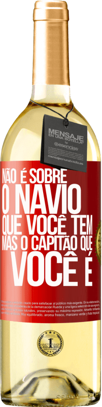 29,95 € Envio grátis | Vinho branco Edição WHITE Não é sobre o navio que você tem, mas o capitão que você é Etiqueta Vermelha. Etiqueta personalizável Vinho jovem Colheita 2024 Verdejo