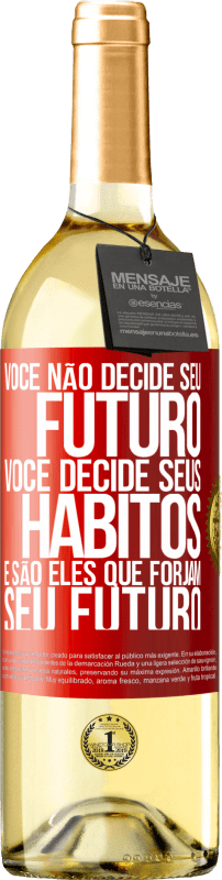 29,95 € Envio grátis | Vinho branco Edição WHITE Você não decide seu futuro. Você decide seus hábitos, e são eles que forjam seu futuro Etiqueta Vermelha. Etiqueta personalizável Vinho jovem Colheita 2024 Verdejo