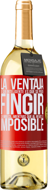 29,95 € Envío gratis | Vino Blanco Edición WHITE La ventaja de ser inteligente es que se puede fingir ser imbécil, mientras que al revés es imposible Etiqueta Roja. Etiqueta personalizable Vino joven Cosecha 2025 Verdejo