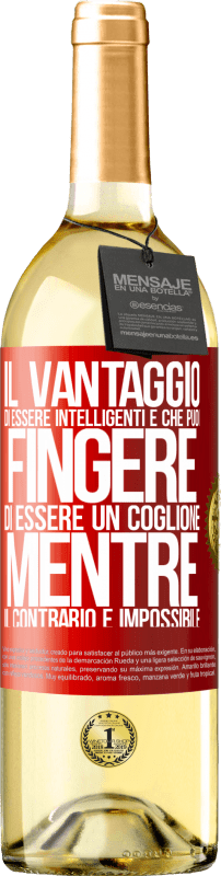 29,95 € Spedizione Gratuita | Vino bianco Edizione WHITE Il vantaggio di essere intelligenti è che puoi fingere di essere un coglione, mentre il contrario è impossibile Etichetta Rossa. Etichetta personalizzabile Vino giovane Raccogliere 2024 Verdejo