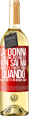 29,95 € Spedizione Gratuita | Vino bianco Edizione WHITE La donna è come una bustina di tè. Non sai mai quanto è forte fino a quando non lo metti in acqua calda Etichetta Rossa. Etichetta personalizzabile Vino giovane Raccogliere 2023 Verdejo