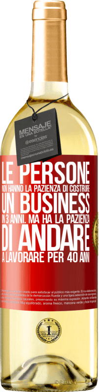 29,95 € Spedizione Gratuita | Vino bianco Edizione WHITE Le persone non hanno la pazienza di costruire un business in 3 anni. Ma ha la pazienza di andare a lavorare per 40 anni Etichetta Rossa. Etichetta personalizzabile Vino giovane Raccogliere 2024 Verdejo