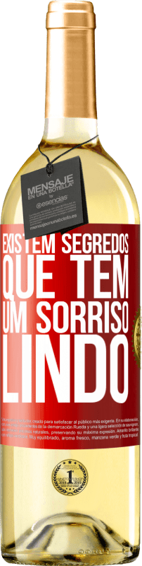 29,95 € Envio grátis | Vinho branco Edição WHITE Existem segredos que têm um sorriso lindo Etiqueta Vermelha. Etiqueta personalizável Vinho jovem Colheita 2024 Verdejo