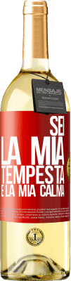 29,95 € Spedizione Gratuita | Vino bianco Edizione WHITE Sei la mia tempesta e la mia calma Etichetta Rossa. Etichetta personalizzabile Vino giovane Raccogliere 2025 Verdejo