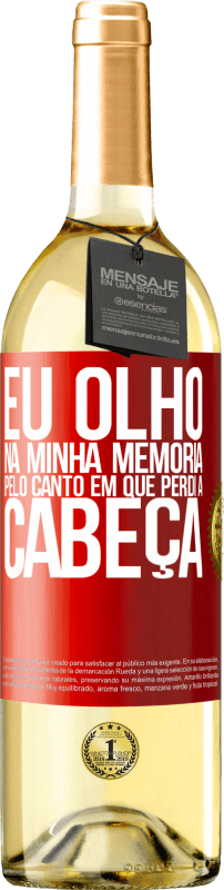 29,95 € Envio grátis | Vinho branco Edição WHITE Eu olho na minha memória pelo canto em que perdi a cabeça Etiqueta Vermelha. Etiqueta personalizável Vinho jovem Colheita 2024 Verdejo