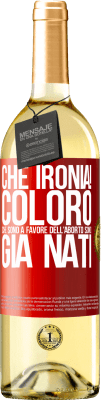 29,95 € Spedizione Gratuita | Vino bianco Edizione WHITE Che ironia! Coloro che sono a favore dell'aborto sono già nati Etichetta Rossa. Etichetta personalizzabile Vino giovane Raccogliere 2024 Verdejo