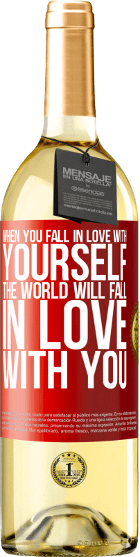 29,95 € 送料無料 | 白ワイン WHITEエディション あなたが自分に恋をすると、世界はあなたに恋に落ちます 赤いタグ. カスタマイズ可能なラベル 若いワイン 収穫 2023 Verdejo