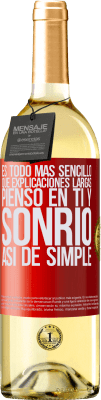 29,95 € Envío gratis | Vino Blanco Edición WHITE Es todo más sencillo que explicaciones largas. Pienso en ti y sonrío. Así de simple Etiqueta Roja. Etiqueta personalizable Vino joven Cosecha 2025 Verdejo
