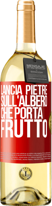 29,95 € Spedizione Gratuita | Vino bianco Edizione WHITE Lancia pietre sull'albero che porta frutto Etichetta Rossa. Etichetta personalizzabile Vino giovane Raccogliere 2024 Verdejo