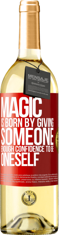 29,95 € Free Shipping | White Wine WHITE Edition Magic is born by giving someone enough confidence to be oneself Red Label. Customizable label Young wine Harvest 2023 Verdejo