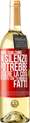 29,95 € Spedizione Gratuita | Vino bianco Edizione WHITE Amare qualcuno in silenzio potrebbe essere la cosa più forte che tu abbia mai fatto Etichetta Rossa. Etichetta personalizzabile Vino giovane Raccogliere 2024 Verdejo