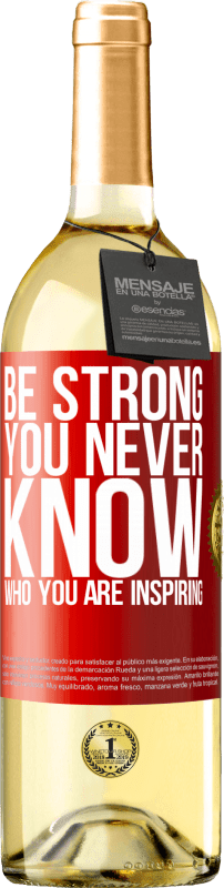 29,95 € Envio grátis | Vinho branco Edição WHITE Be strong. You never know who you are inspiring Etiqueta Vermelha. Etiqueta personalizável Vinho jovem Colheita 2023 Verdejo