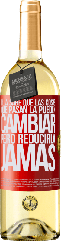 29,95 € Envío gratis | Vino Blanco Edición WHITE Ella sabe que las cosas que pasan la pueden cambiar, pero reducirla, jamás Etiqueta Roja. Etiqueta personalizable Vino joven Cosecha 2024 Verdejo