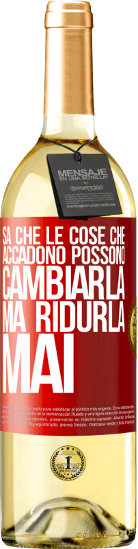 29,95 € Spedizione Gratuita | Vino bianco Edizione WHITE Sa che le cose che accadono possono cambiarla, ma ridurla, mai Etichetta Rossa. Etichetta personalizzabile Vino giovane Raccogliere 2024 Verdejo