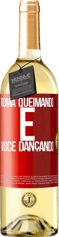 29,95 € Envio grátis | Vinho branco Edição WHITE Roma queimando e você dançando Etiqueta Vermelha. Etiqueta personalizável Vinho jovem Colheita 2024 Verdejo