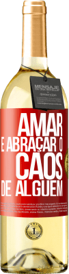 29,95 € Envio grátis | Vinho branco Edição WHITE Amar é abraçar o caos de alguém Etiqueta Vermelha. Etiqueta personalizável Vinho jovem Colheita 2023 Verdejo