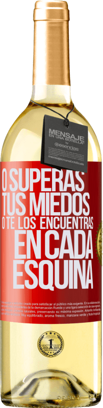 29,95 € Envío gratis | Vino Blanco Edición WHITE O superas tus miedos, o te los encuentras en cada esquina Etiqueta Roja. Etiqueta personalizable Vino joven Cosecha 2024 Verdejo