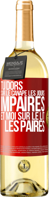 29,95 € Envoi gratuit | Vin blanc Édition WHITE Tu dors sur le canapé les jours impaires et moi sur le lit les paires Étiquette Rouge. Étiquette personnalisable Vin jeune Récolte 2024 Verdejo