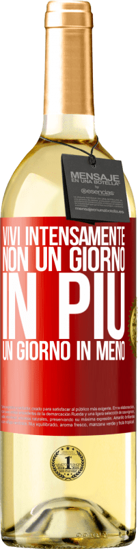 29,95 € Spedizione Gratuita | Vino bianco Edizione WHITE Vivi intensamente, non un giorno in più, un giorno in meno Etichetta Rossa. Etichetta personalizzabile Vino giovane Raccogliere 2024 Verdejo