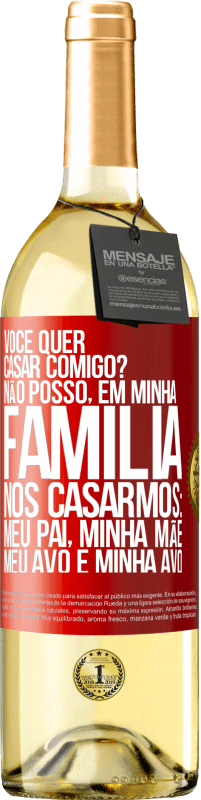 29,95 € Envio grátis | Vinho branco Edição WHITE Você quer casar comigo? Não posso, em minha família, nos casarmos: meu pai, minha mãe, meu avô e minha avó Etiqueta Vermelha. Etiqueta personalizável Vinho jovem Colheita 2024 Verdejo