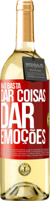 29,95 € Envio grátis | Vinho branco Edição WHITE Não basta dar coisas, dar emoções Etiqueta Vermelha. Etiqueta personalizável Vinho jovem Colheita 2024 Verdejo