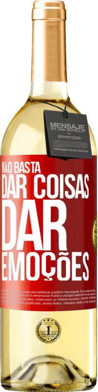 29,95 € Envio grátis | Vinho branco Edição WHITE Não basta dar coisas, dar emoções Etiqueta Vermelha. Etiqueta personalizável Vinho jovem Colheita 2025 Verdejo
