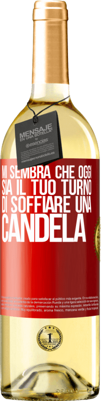 29,95 € Spedizione Gratuita | Vino bianco Edizione WHITE Mi sembra che oggi sia il tuo turno di soffiare una candela Etichetta Rossa. Etichetta personalizzabile Vino giovane Raccogliere 2024 Verdejo