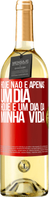 29,95 € Envio grátis | Vinho branco Edição WHITE Hoje não é apenas um dia, hoje é um dia da minha vida Etiqueta Vermelha. Etiqueta personalizável Vinho jovem Colheita 2025 Verdejo