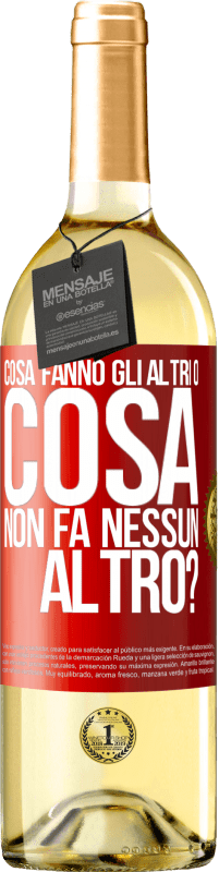 29,95 € Spedizione Gratuita | Vino bianco Edizione WHITE Cosa fanno gli altri o cosa non fa nessun altro? Etichetta Rossa. Etichetta personalizzabile Vino giovane Raccogliere 2023 Verdejo