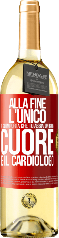 29,95 € Spedizione Gratuita | Vino bianco Edizione WHITE Alla fine, l'unico a cui importa che tu abbia un buon cuore è il cardiologo Etichetta Rossa. Etichetta personalizzabile Vino giovane Raccogliere 2023 Verdejo