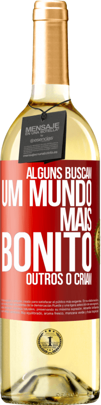 29,95 € Envio grátis | Vinho branco Edição WHITE Alguns buscam um mundo mais bonito, outros o criam Etiqueta Vermelha. Etiqueta personalizável Vinho jovem Colheita 2023 Verdejo