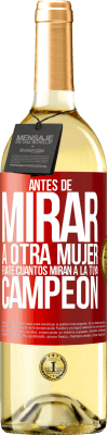 29,95 € Envío gratis | Vino Blanco Edición WHITE Antes de mirar a otra mujer, fíjate cuantos miran a la tuya, campeón Etiqueta Roja. Etiqueta personalizable Vino joven Cosecha 2024 Verdejo