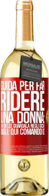 29,95 € Spedizione Gratuita | Vino bianco Edizione WHITE Guida per far ridere una donna: vai da lei. Guardala negli occhi. Digli: qui comando io Etichetta Rossa. Etichetta personalizzabile Vino giovane Raccogliere 2023 Verdejo